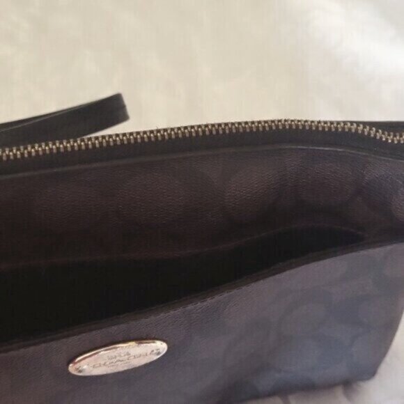 COACH Leather Wallet/ wristlet - Picture 5 of 8